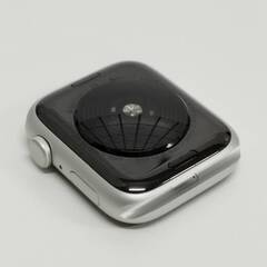 Apple Watch Nike SE 第1世代/GPS/44mm/A2352/シルバー〈MKQ73J/A〉の画像