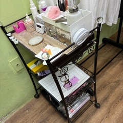 ワゴン、収納棚、ローラー付きの画像