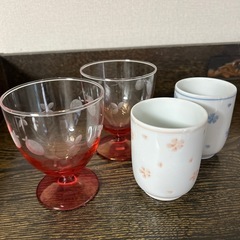 【無料】ワイングラス２個湯呑み２個の画像