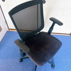 オカムラエスクード オフィスチェア／機構動作良好／カバー付き の画像