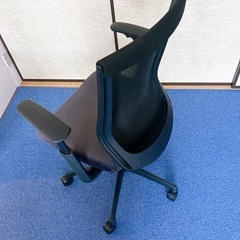 オカムラエスクード オフィスチェア／機構動作良好／カバー付き の画像