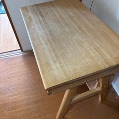 勉強机、椅子の画像