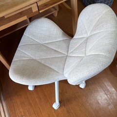 勉強机、椅子の画像