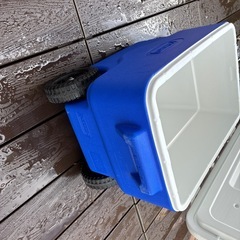 （取引成立）タイヤ付き（２個）クーラーボックス　コールマンの画像