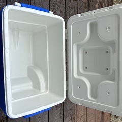 （取引成立）タイヤ付き（２個）クーラーボックス　コールマンの画像