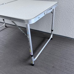 折りたたみテーブル　BBQテーブルの画像