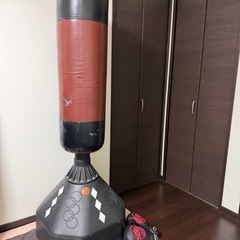  サンドバッグ自立 グローブ付き ボクシングサンドバック の画像