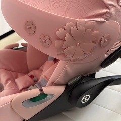cybex チャイルドシート　花柄の画像