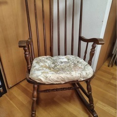 ロッキングチェア　木製の画像