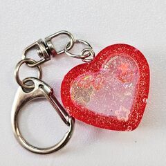 ハンドメイド ハートキーホルダー レッド ぷっくりレジン 可愛い キラキラ 手作り プレゼント 雑貨の画像