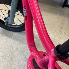 サ2512-275 VoomVoom Bikes プッシュバイク#2 ピンク 空気無し パンクの確認はできていません。 現状渡しの画像