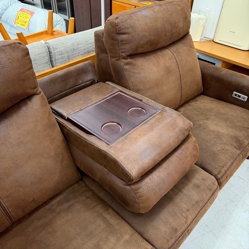 【超美品‼️】定価15万♪ 電動リクライニング 210cm幅3人掛けカウチソファ USBポート付き 中央背もたれテーブル ファブリックレザー製ブラウン♪