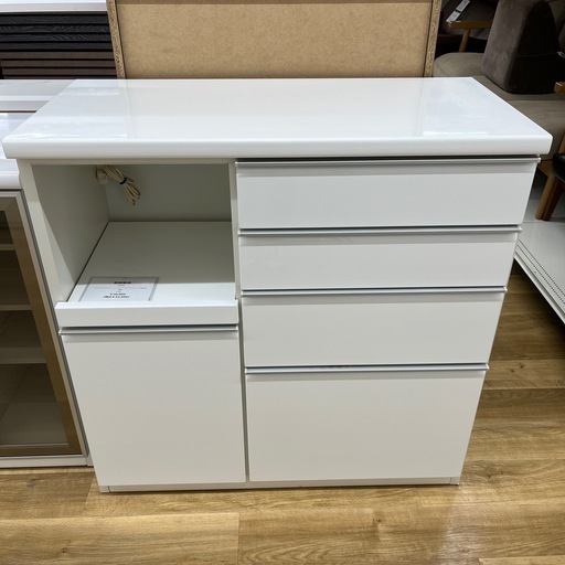 松田家具 キッチンカウンター 4段 モールトン ホワイト のご紹介です