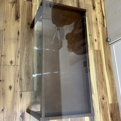 ガラスローテーブルの画像