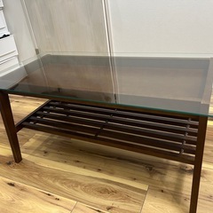 ガラスローテーブルの画像