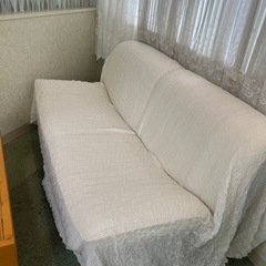 ソファとテーブルセットの画像