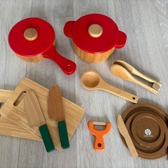 IKEA DUKTIG おままごとキッチン&木製食材付きの画像