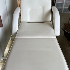 フェイシャルベッドの画像