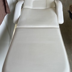 フェイシャルベッドの画像