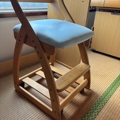 学習デスク　椅子付きの画像