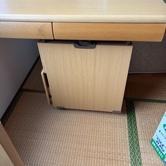 学習デスク　椅子付きの画像