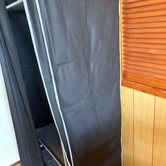 ニトリ　開閉しやすいカーテン式ワードローブ(クーリ KL001 幅79cm ブラック)の画像