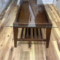 ガラスローテーブルの画像