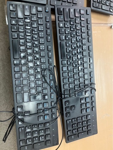 PCのディスプレイ×6、キーボード×8、その他コード類とマウスまとめ