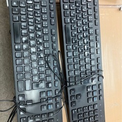 PCのディスプレイ×6、キーボード×8、その他コード類とマウスまとめの画像