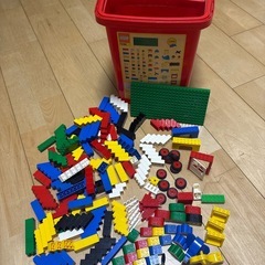 LEGO レゴ　赤いバケツの画像