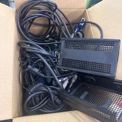 PCのディスプレイ×6、キーボード×8、その他コード類とマウスまとめの画像