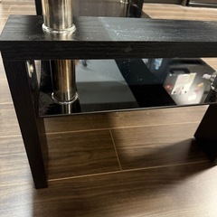 ガラスローテーブルの画像