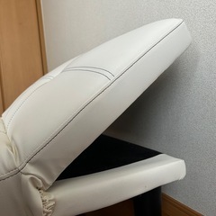 白レザーソファ  2~3人掛けの画像