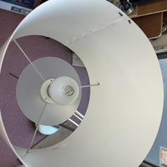 イケアスタンドライトの画像
