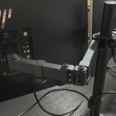 デュアルモニターアーム　モニター2枚付きの画像