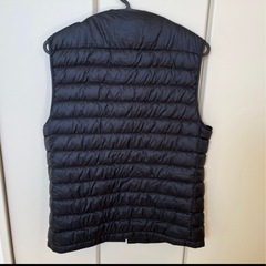 ユニクロ　ウルトラライトダウン Ｖネックベスト　 Mサイズの画像
