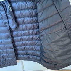 ユニクロ　ウルトラライトダウン Ｖネックベスト　 Mサイズの画像