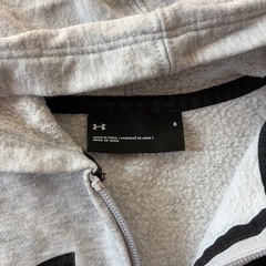 アンダーアーマーパーカー　の画像