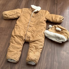 【交渉中】新品　GAPもこもこ上着＋帽子セット。12-18ヶ月【志木駅引き取りのみ】の画像