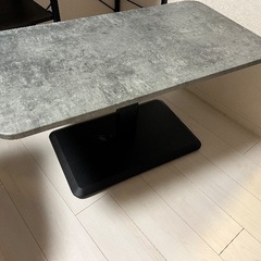 昇降テーブルの画像