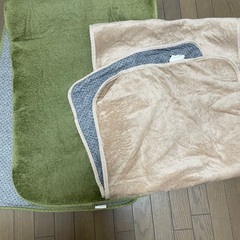 キッチンマット　2枚セット　グリーンとベージュ　カーペット　ラグの画像