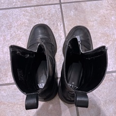 ZARA ブラック ジッパーブーツ サイズ38の画像