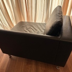 【1人用ソファ】ブラック・クッション付きの画像