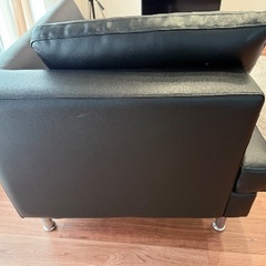 【1人用ソファ】ブラック・クッション付きの画像