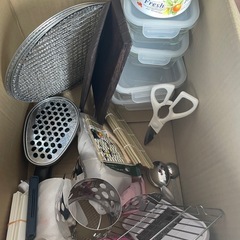 キッチン、食器用品一式 の画像