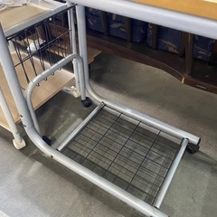 🟥半額セール対象🟥キャスター付きワゴンテーブル　使用感ありますが、まだまだお使い頂けます！の画像