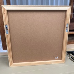 壁掛け鏡、小物入れの画像