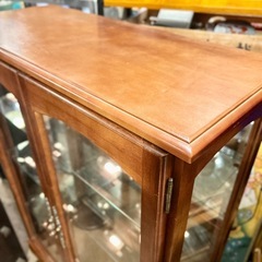 キュリオケース ガラスキャビネット コレクションケース ダウンライト付き ガラス棚 木製 飾り棚 収納家具　アンティーク調　ビンテージ　照明　ライト　 Curio Case Glass Cabinet Collection Display Case Downlight Glass Shelf Wooden Furniture  collection antique  vintage の画像