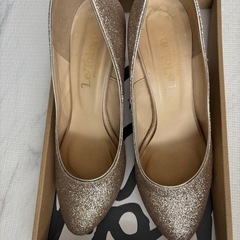 ルタロン　　パールヒールパンプスの画像