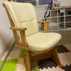 回転可能いすに座る高さのコタツセットの画像